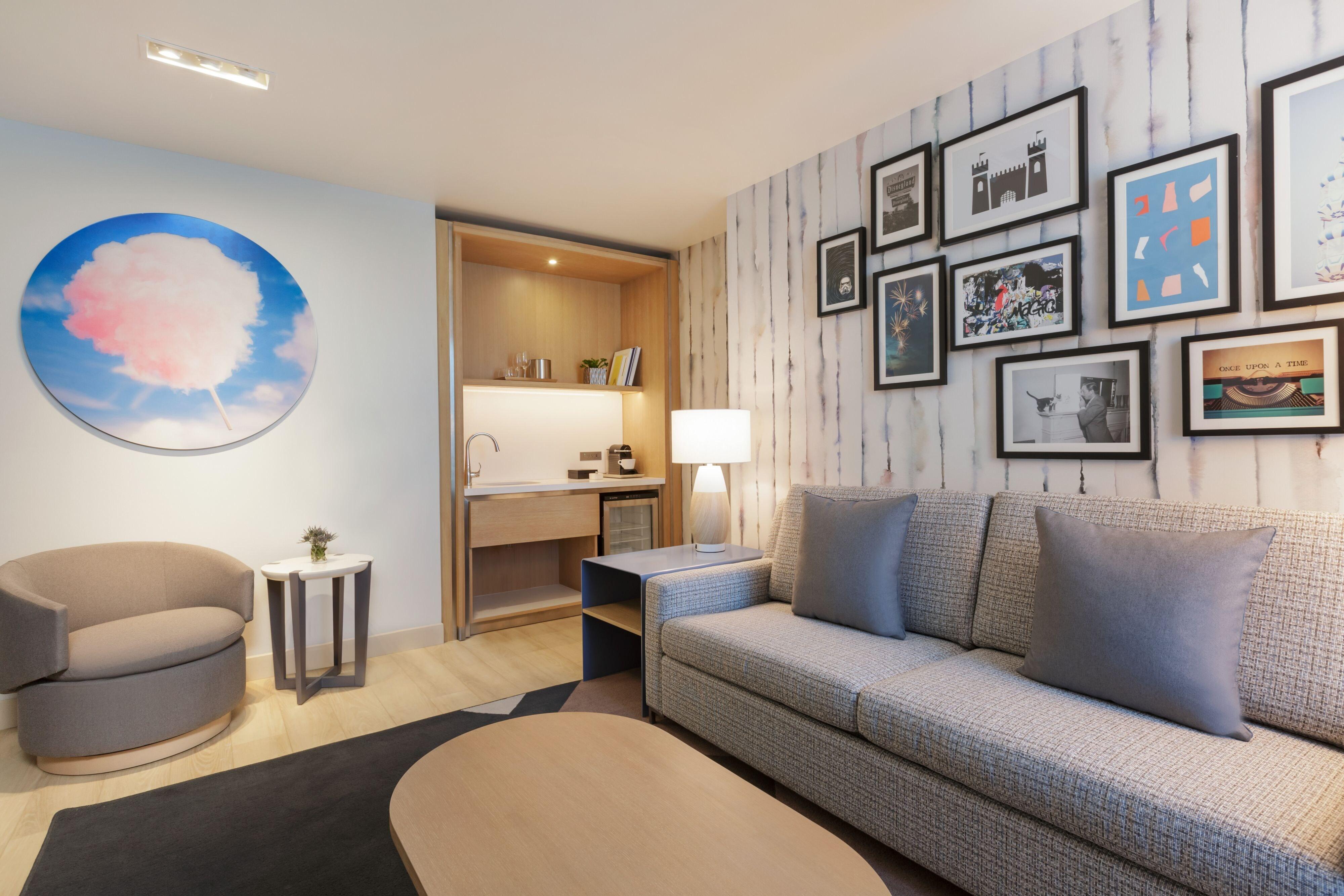 The Viv Hotel, Anaheim, A Tribute Portfolio Hotel Exteriör bild A living room at the hotel